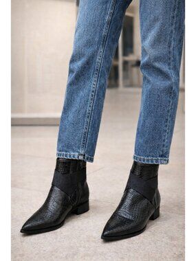 Valentina Croc Embossed Leather Ankle Boots Italy Black Pointed Toe Size 39/8.5